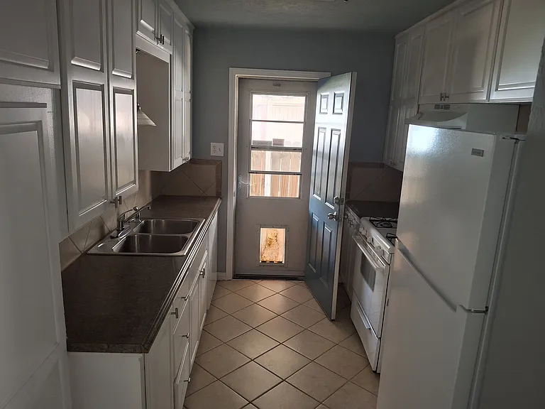 908 NW 20th St — Photo 5