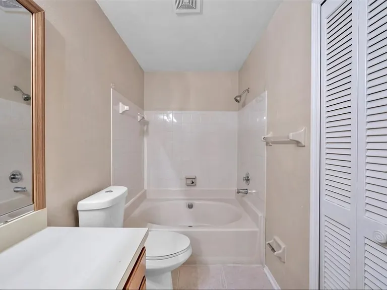 2124 Fletchers Point Cir — Photo 7
