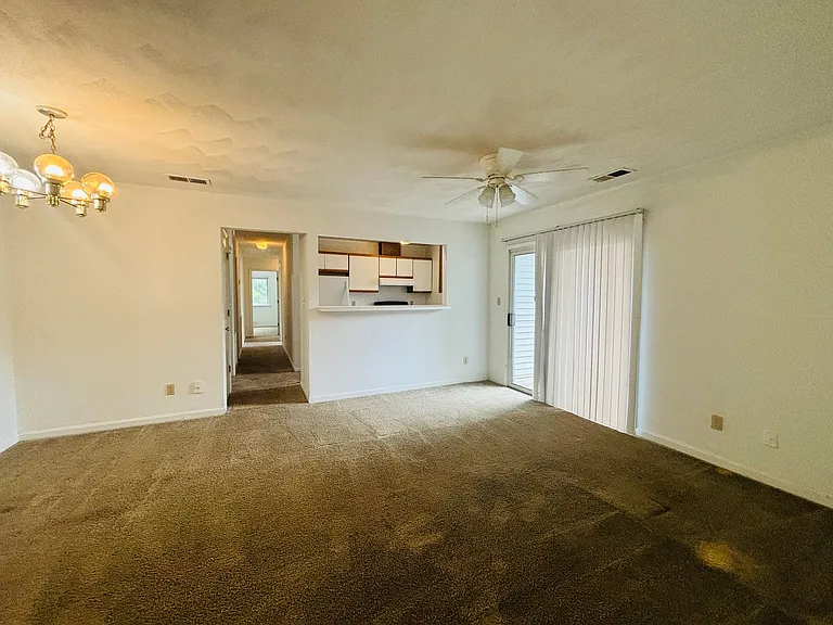 400F Berryfield Ln — Photo 3