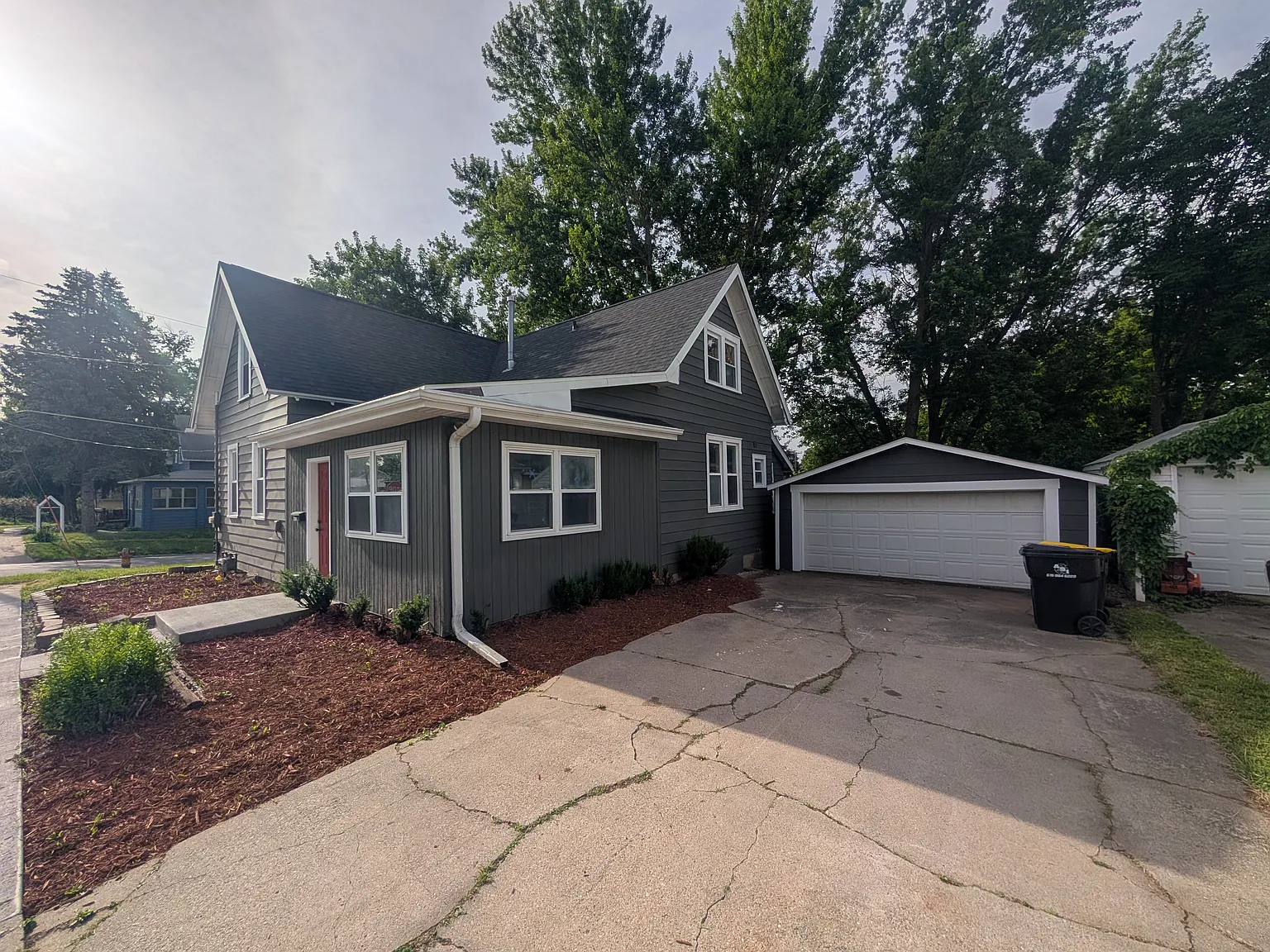 3 bed, 1902 sqft, $1,750 — Photo 2