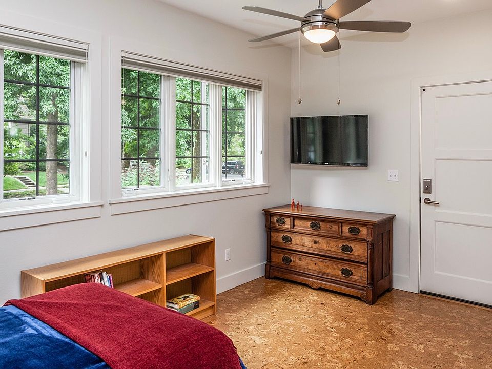 2nd image of 3109 SE Claybourne St Unit B