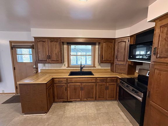 5th image of 4524 Newcastle Rd