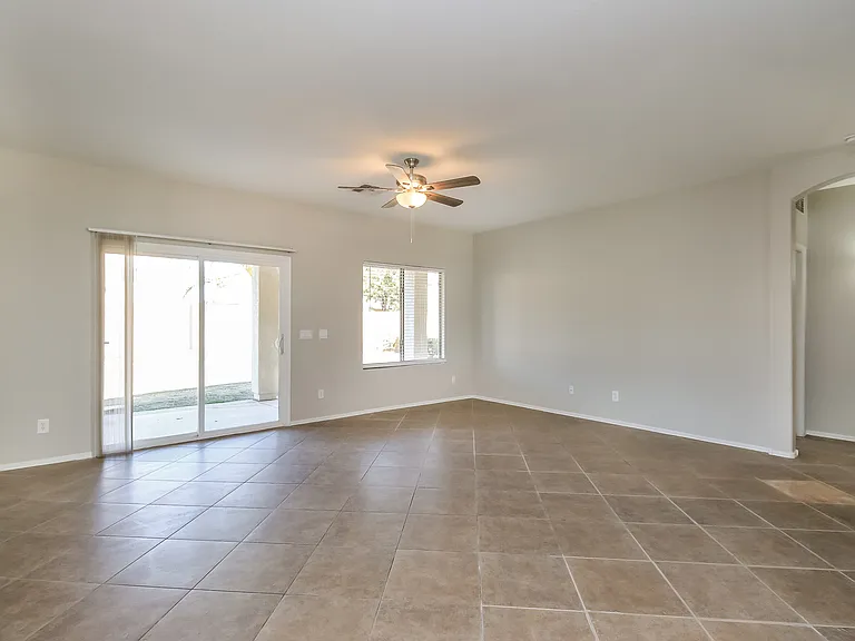 6574 S Pearl Dr — Photo 2