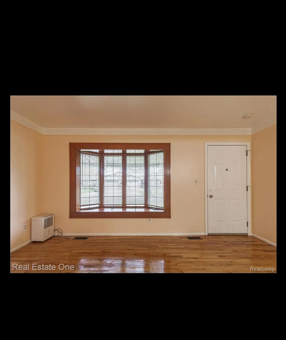29735 Boewe Dr — Photo 1