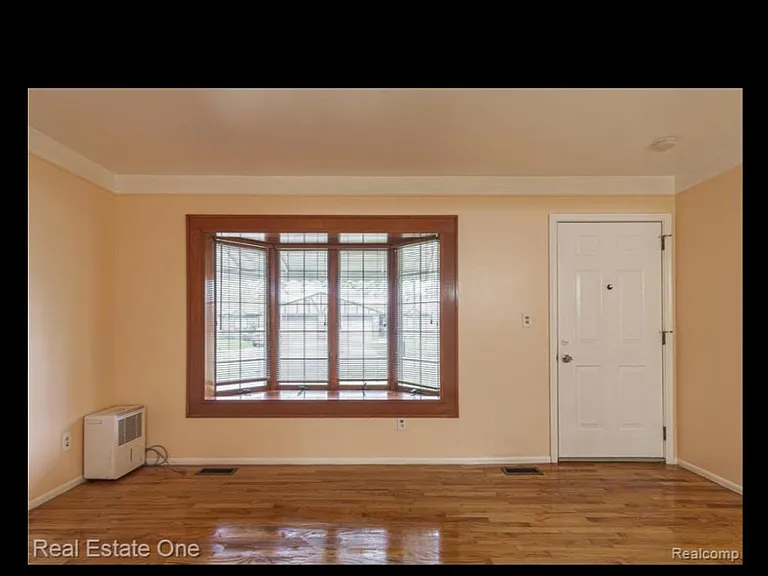 29735 Boewe Dr — Photo 1