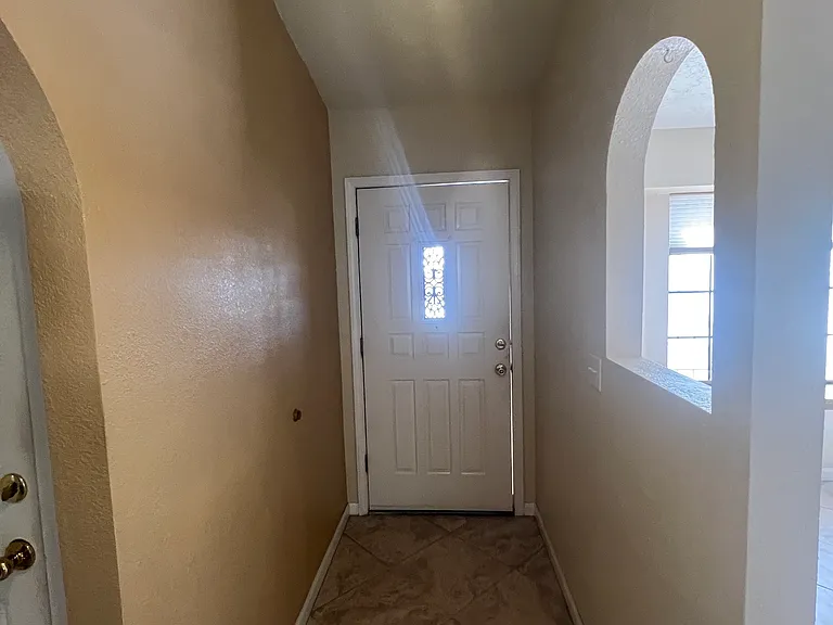 112 Smoketree Ave S — Photo 7