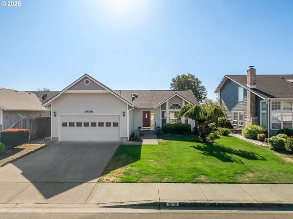 3838 Dorchester Ln, Eugene, OR 97404