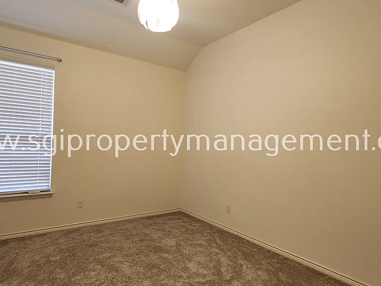 1369 Crescent Cove Dr — Photo 14