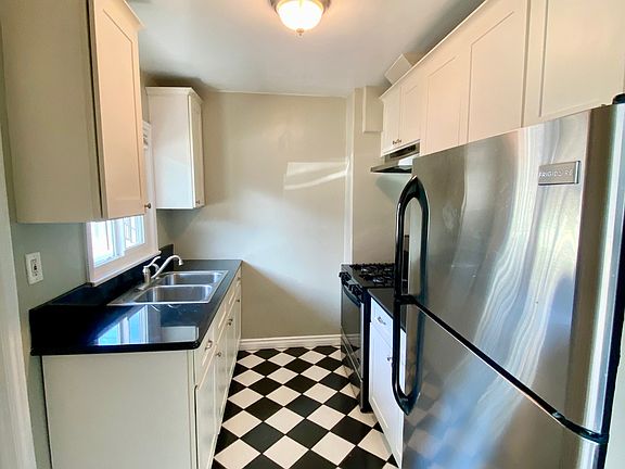 5th image of 225 Union Pl APT 9