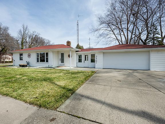 2nd image of 2301 Willa Dr