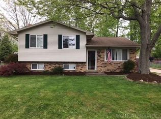 277 Manor Park Dr, East China, MI 48054