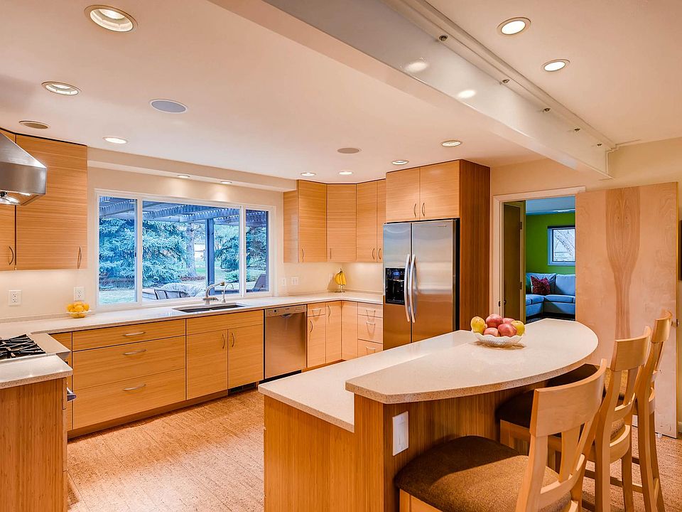 Kitchen/Eat at Bar