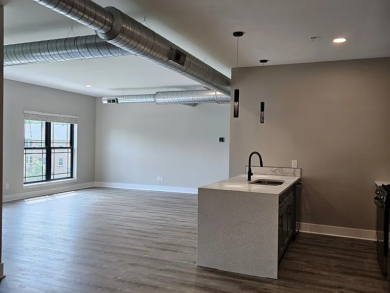 5827 Broadway St #202 — Photo 2