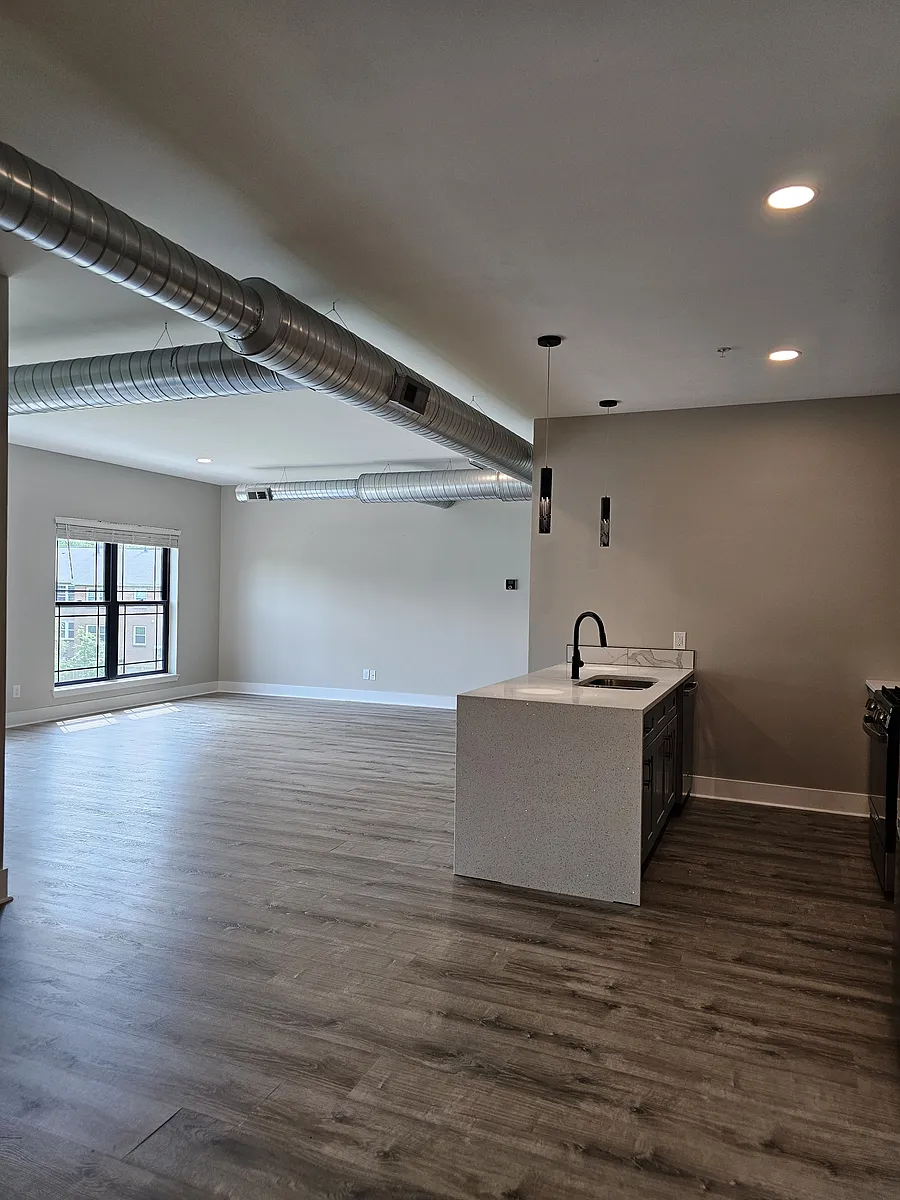 Building Photo - 5827 Broadway St #202