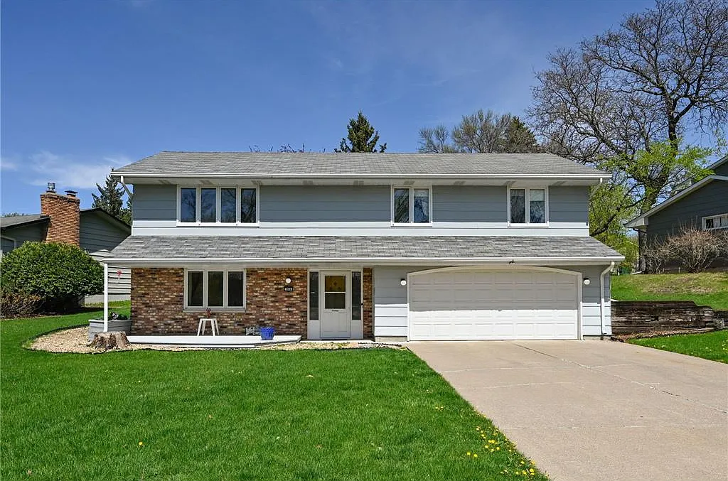 3 bed, 2392 sqft, $2,800 — Photo 1