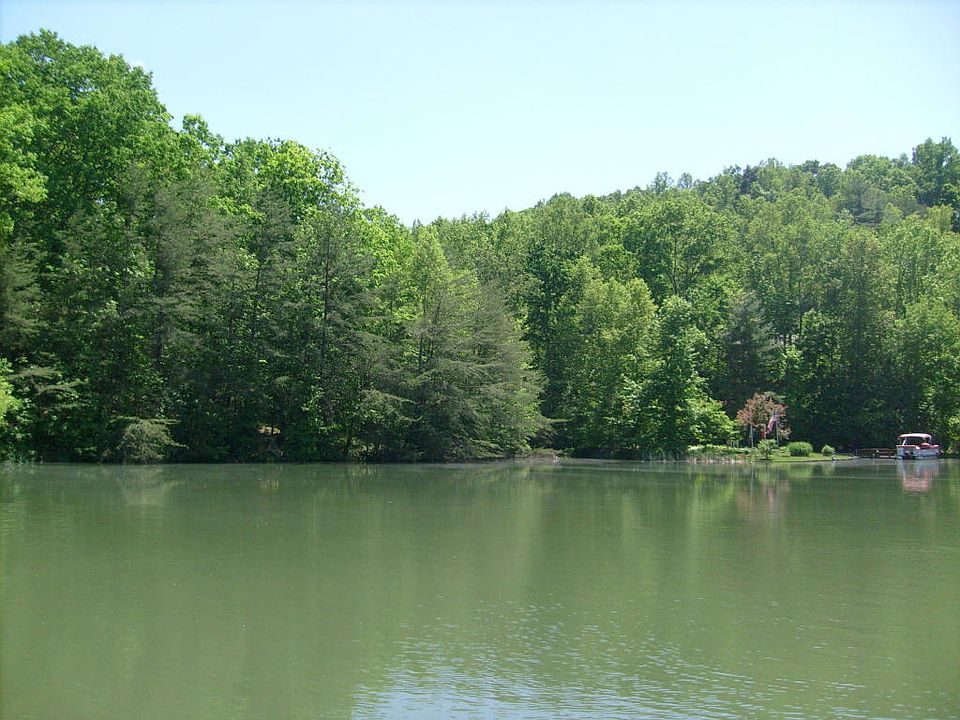 2nd image of 171 Pineridge Loop