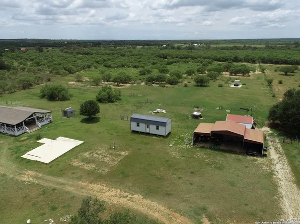 327 County Road 7421, Yancey, TX 78886