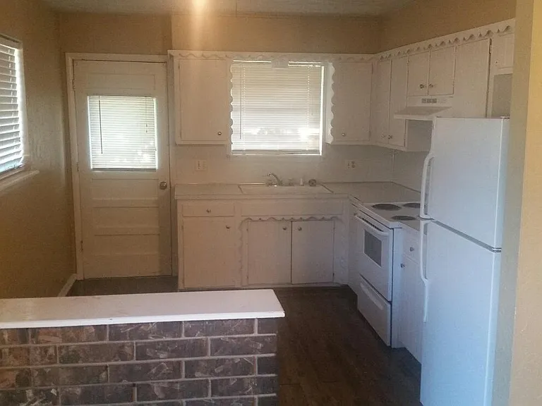 3810 SE Dorchester Dr — Photo 3