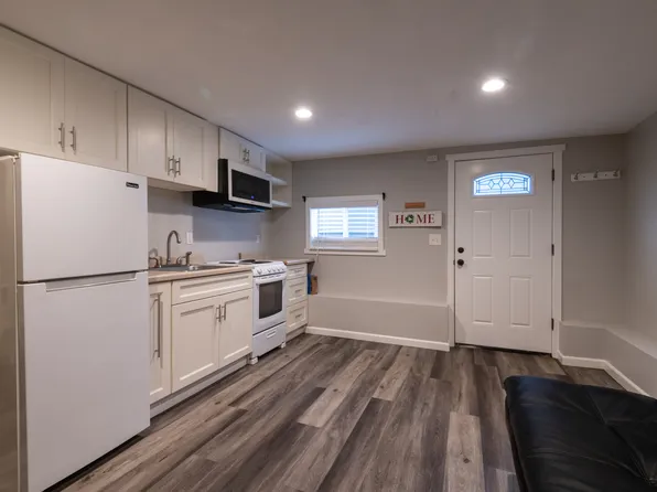 9272 56th Ave S Unit B, Seattle, WA 98118