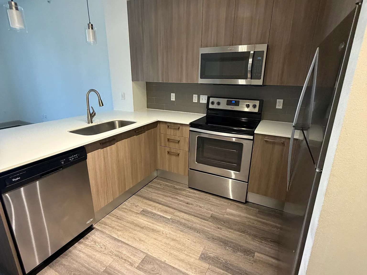 1 bed, 735 sqft, $2,197 — Photo 2