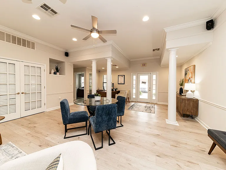 Community Clubhouse & Leasing Office