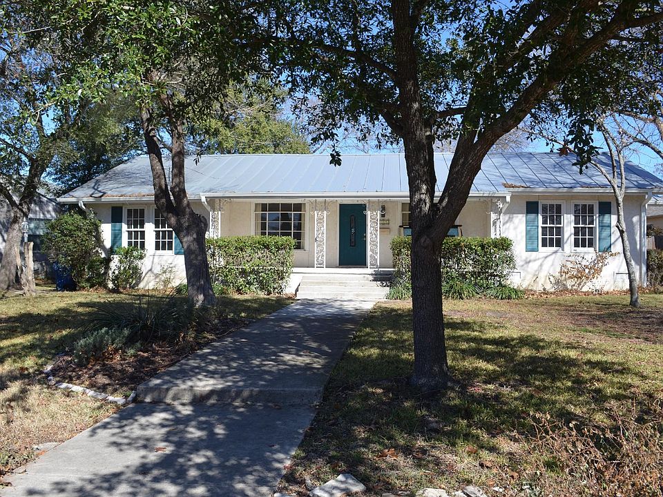 1st image of 115 Larchmont Dr