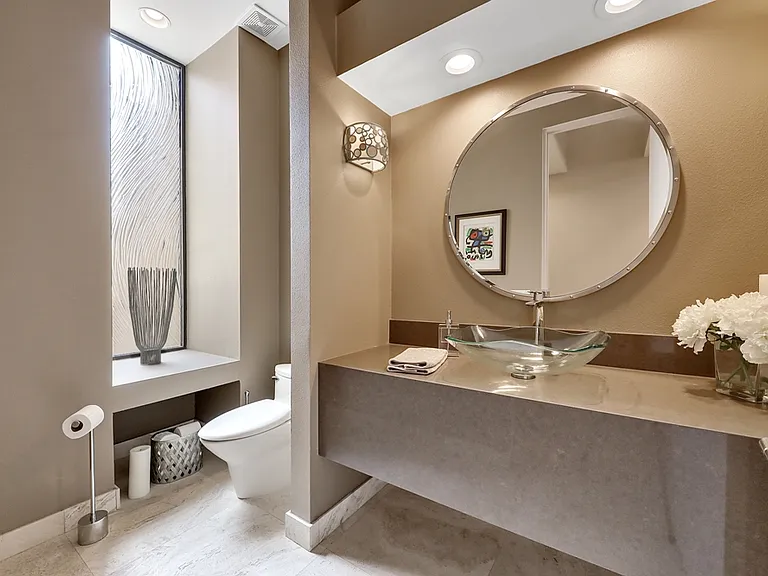 73115 Crosby Ln — Photo 4