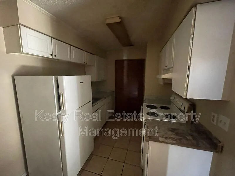 Studio, $700 — Photo 2