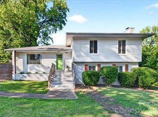 5907 Bluebonnet Rd, Charlotte, NC 28212