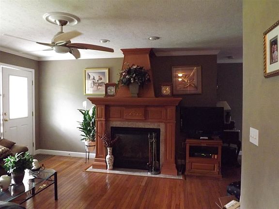 2nd image of 1126 Mountain View Dr
