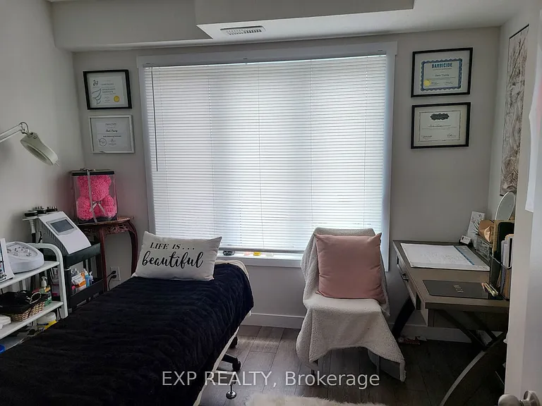 160 Rochefort St #D6 — Photo 8