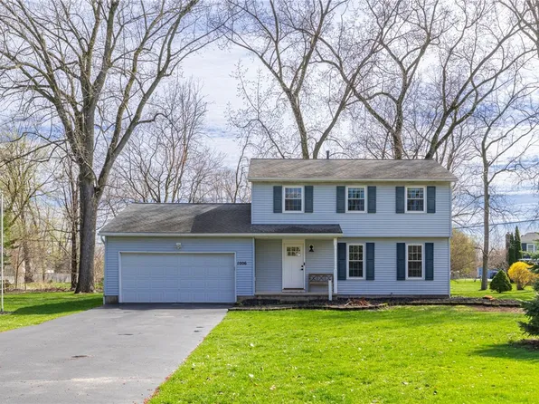1006 Heritage Park Dr, Webster, NY 14580