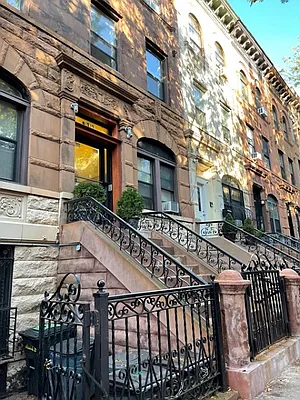 Rented by Perry Associates NYC Inc | media 27