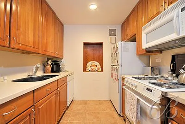 Rented by Bellmarc Realty | media 20