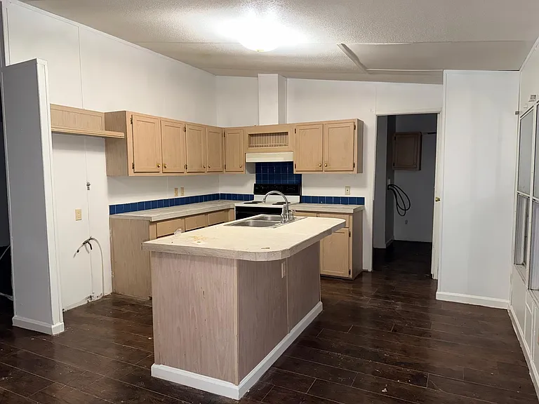 732 Hidden Oaks Dr — Photo 4
