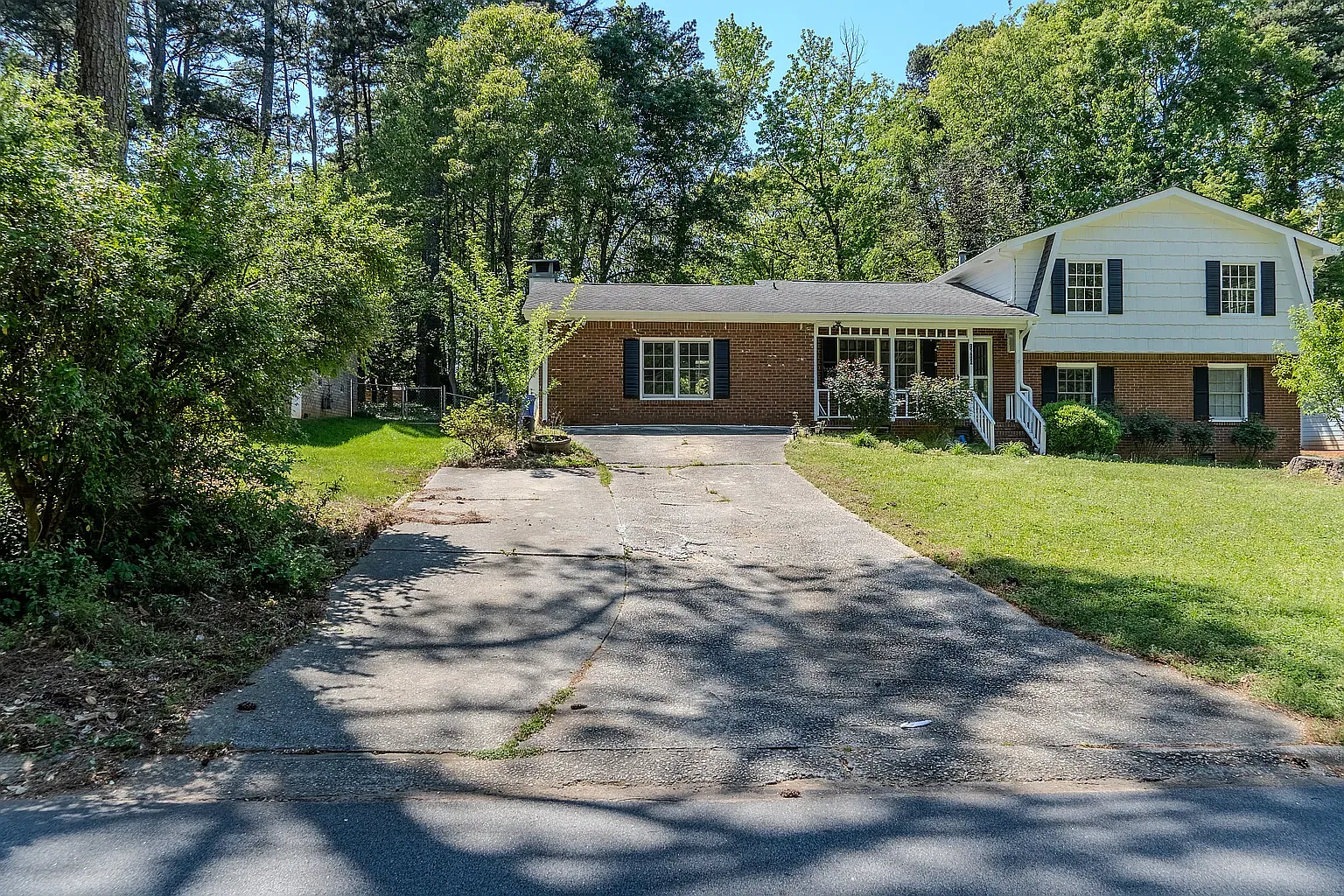 5 bed, 2449 sqft, $2,756 — Photo 2