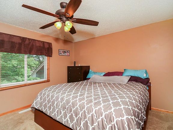 3rd image of 917 Goldenrod Ln