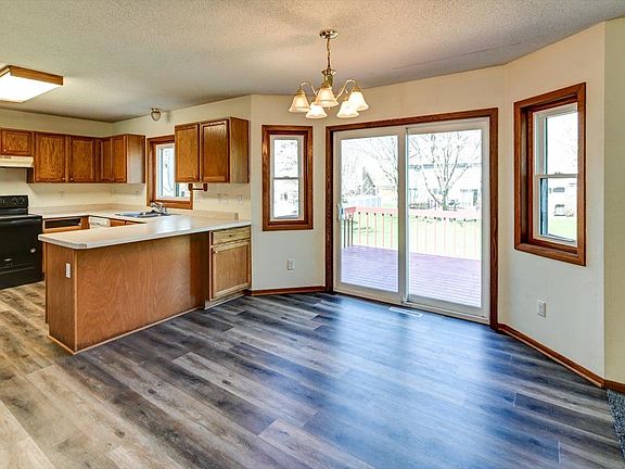 5th image of 5862 Woodland Dr