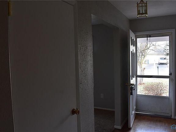 2nd image of 242 Queensland Blvd
