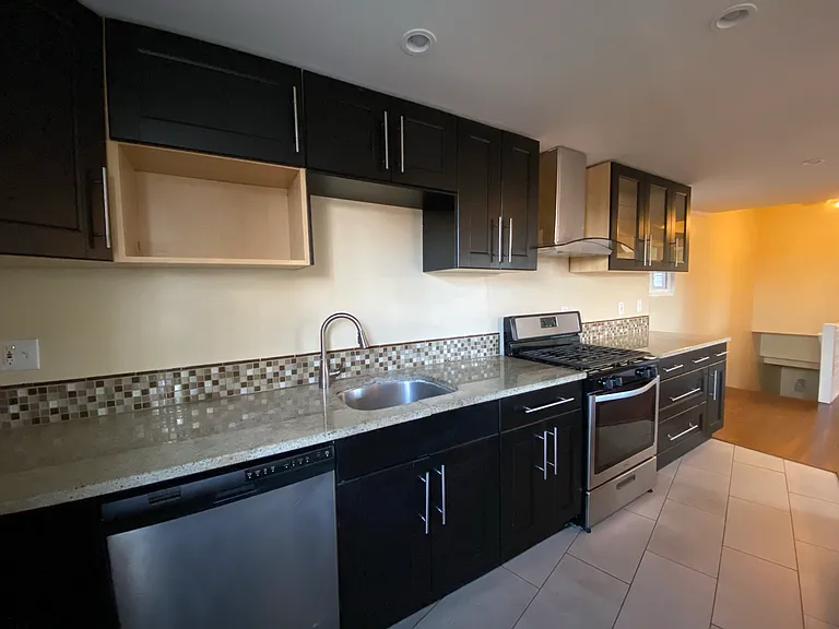75 Whitney Ave #4A — Photo 5