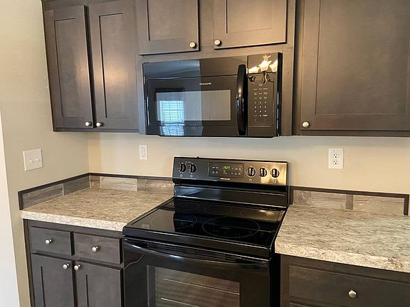 5th image of 802 E Colonial Cir
