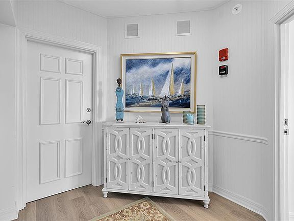 3rd image of 393 N Point Rd APT 401