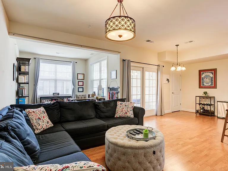 15160 Kentshire Dr — Photo 17