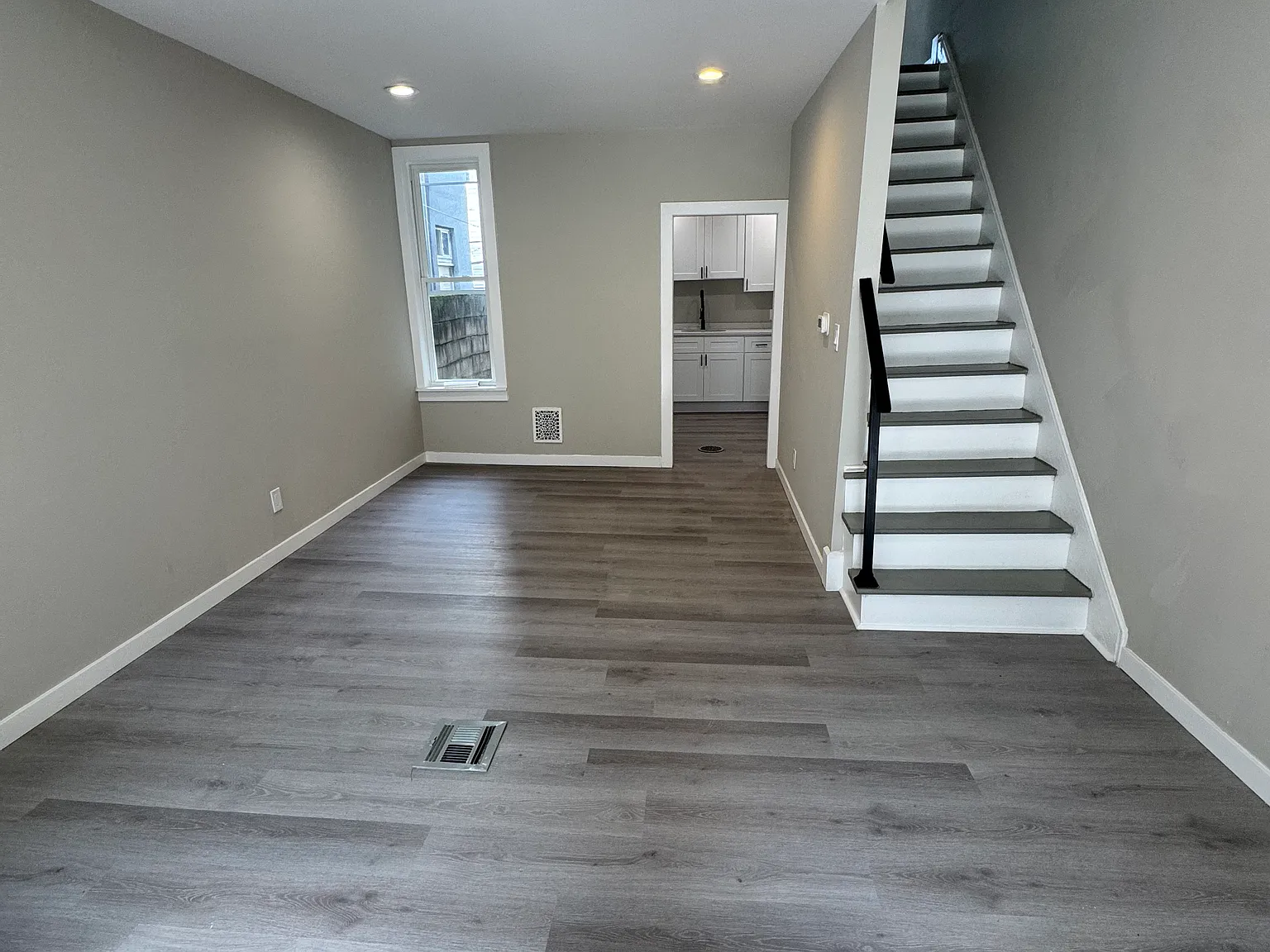 2 bed, 970 sqft, $1,420 — Photo 3