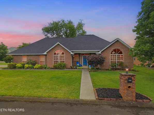 1311 Flanders Ln, Maryville, TN 37803