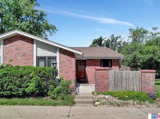 1001 Carriage Way #6, Lincoln, NE 68510