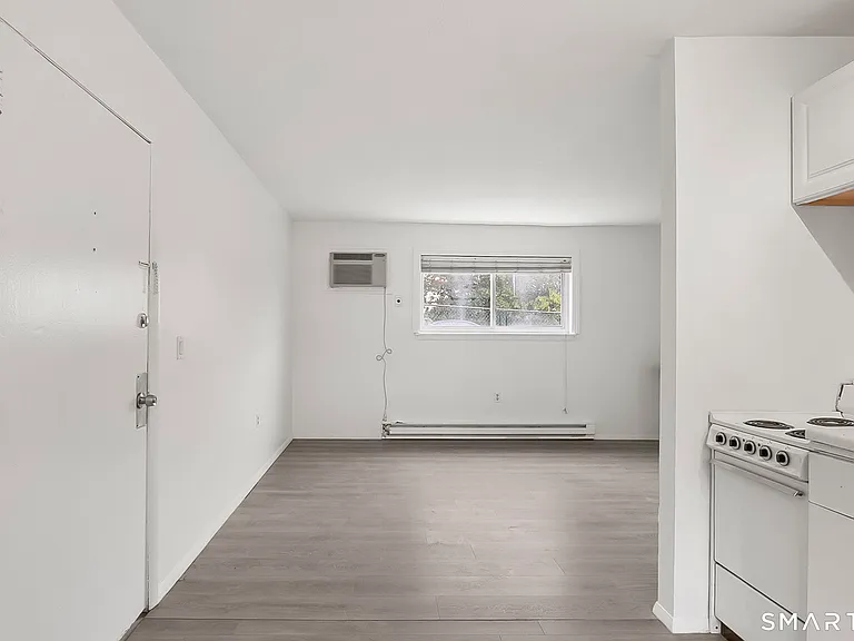 36 Woodbury Ave #2A — Photo 2