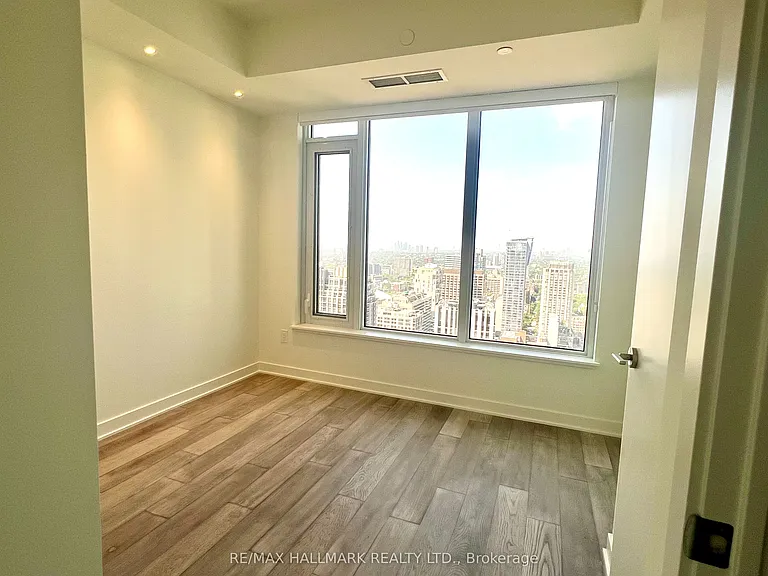 11 Yorkville Ave #3310 — Photo 11