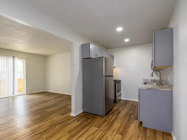 The Columns Apartments — Photo 36