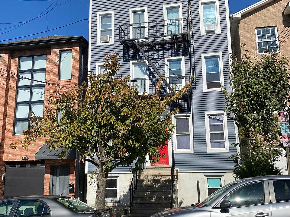 116 Irving St #3L